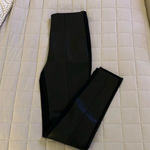 Ann Taylor leggings side zip and hook closure